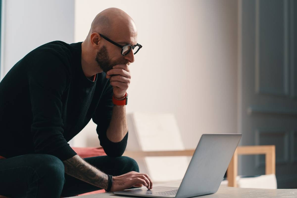 Man using a laptop during a self-guided EMDR session
