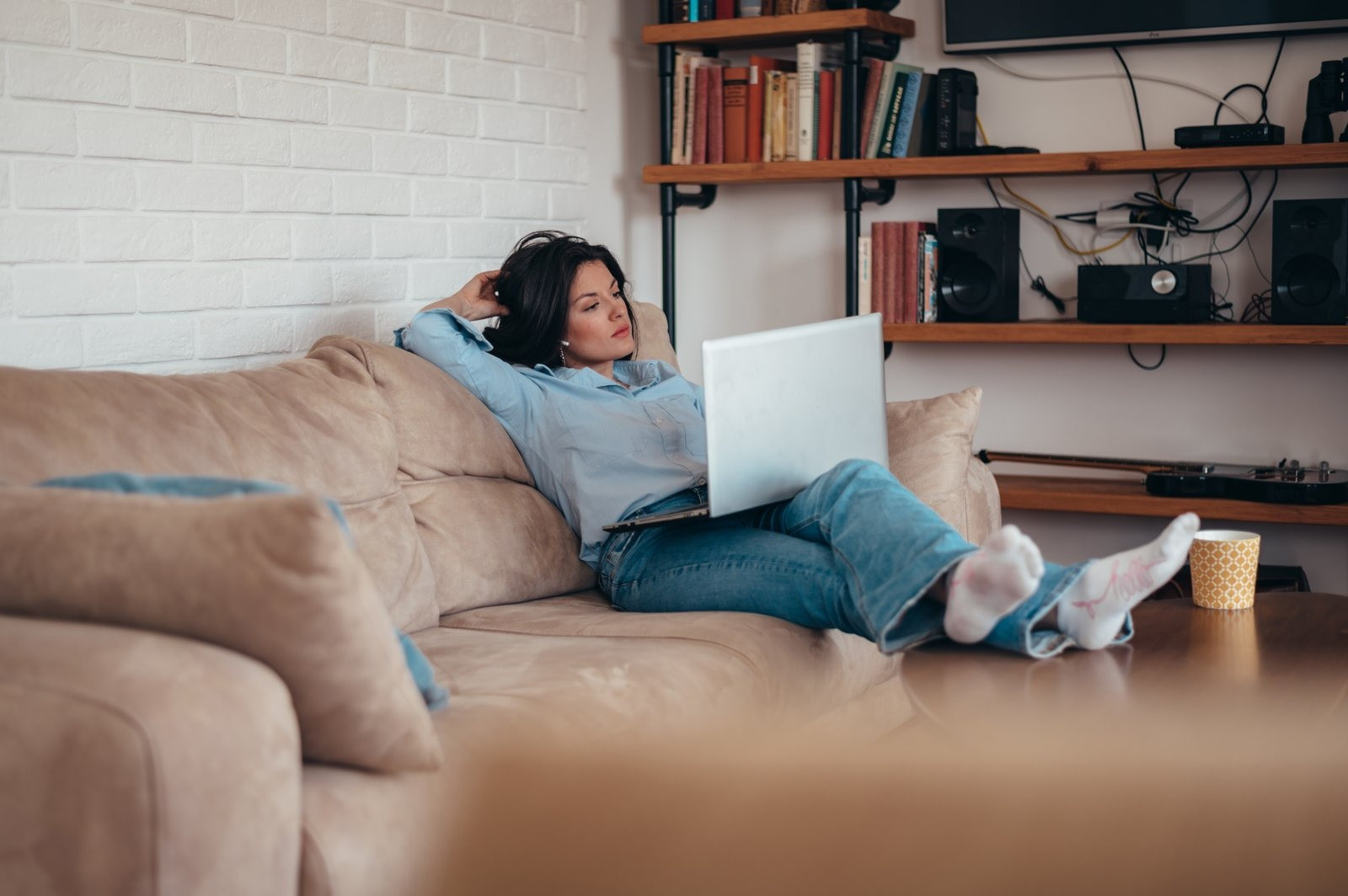 Virtual EMDR vs. traditional therapist-guided EMDR